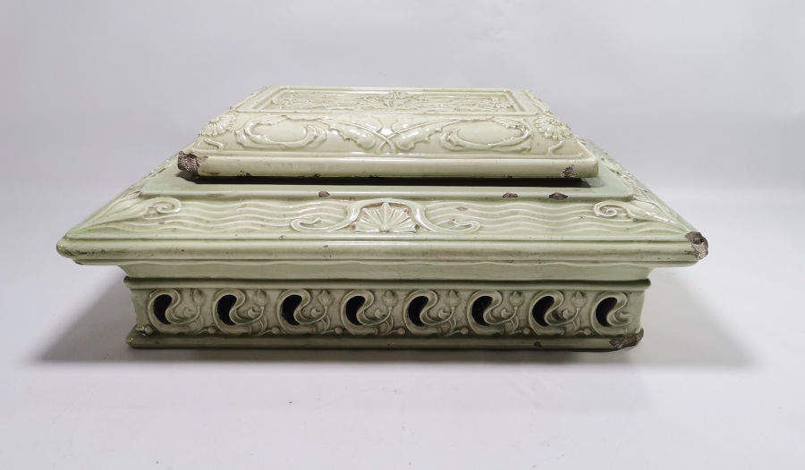 OSMANLI DÖNEMİ ÇOK NADİR KABARTMA İŞÇİLİKLİ BÜYÜK BOY PORSELEN SOBA ÜSTÜ