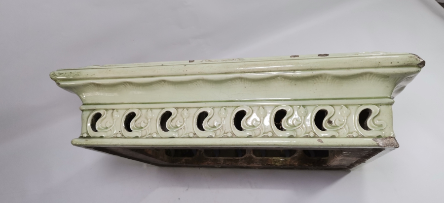 OSMANLI DÖNEMİ ÇOK NADİR KABARTMA İŞÇİLİKLİ BÜYÜK BOY PORSELEN SOBA ÜSTÜ