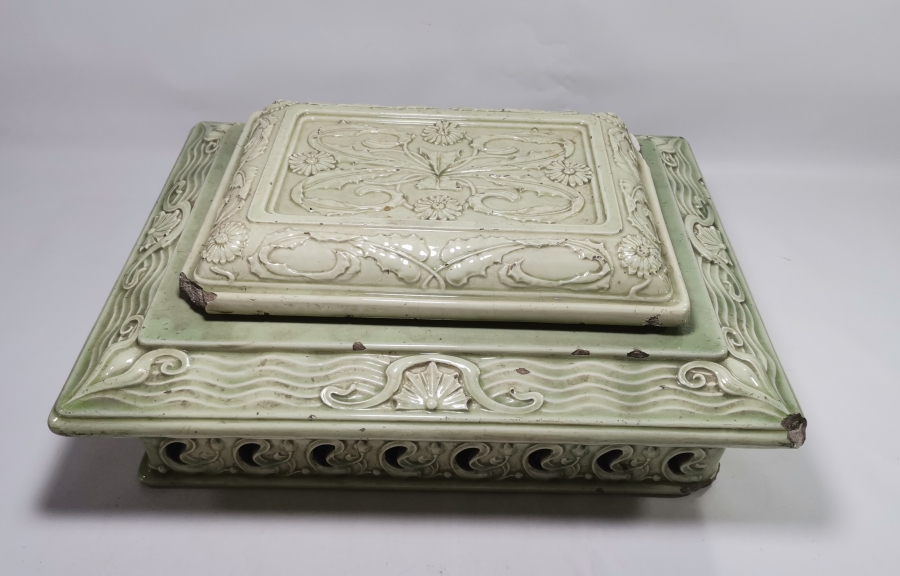 OSMANLI DÖNEMİ ÇOK NADİR KABARTMA İŞÇİLİKLİ BÜYÜK BOY PORSELEN SOBA ÜSTÜ