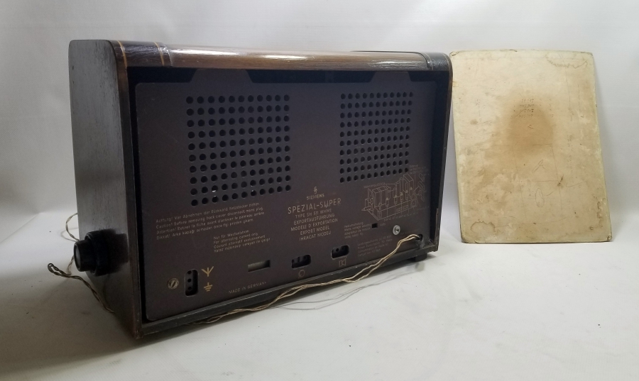 HAMİYET YÜCESES İMZALI FOTOĞRAFIYLA ANTİKA RADYO