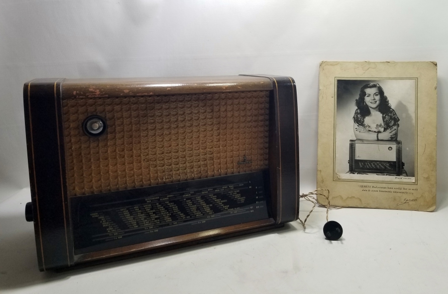 HAMİYET YÜCESES İMZALI FOTOĞRAFIYLA ANTİKA RADYO