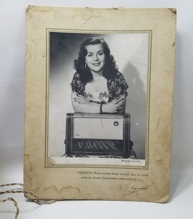 HAMİYET YÜCESES İMZALI FOTOĞRAFIYLA ANTİKA RADYO