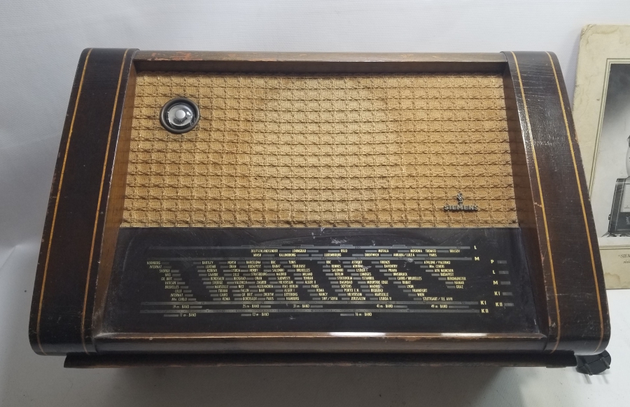 HAMİYET YÜCESES İMZALI FOTOĞRAFIYLA ANTİKA RADYO