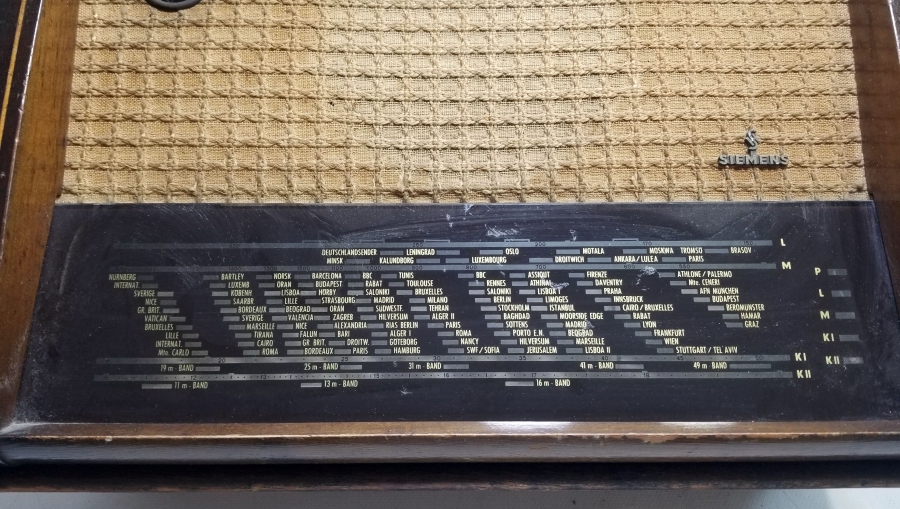 HAMİYET YÜCESES İMZALI FOTOĞRAFIYLA ANTİKA RADYO