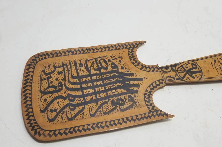 AHŞAP ÜZERİ EL ÇEKME İŞÇİLİKLİ NADİR TİPTE ANTİKA BÜYÜK BOY AHŞAP DUVAR KAŞIĞI