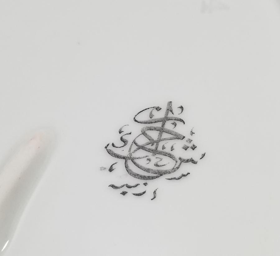 ARKASI OSMANLICA YAZILI VE ALTIN VARAKLI PORSELEN SALATA TABAĞI