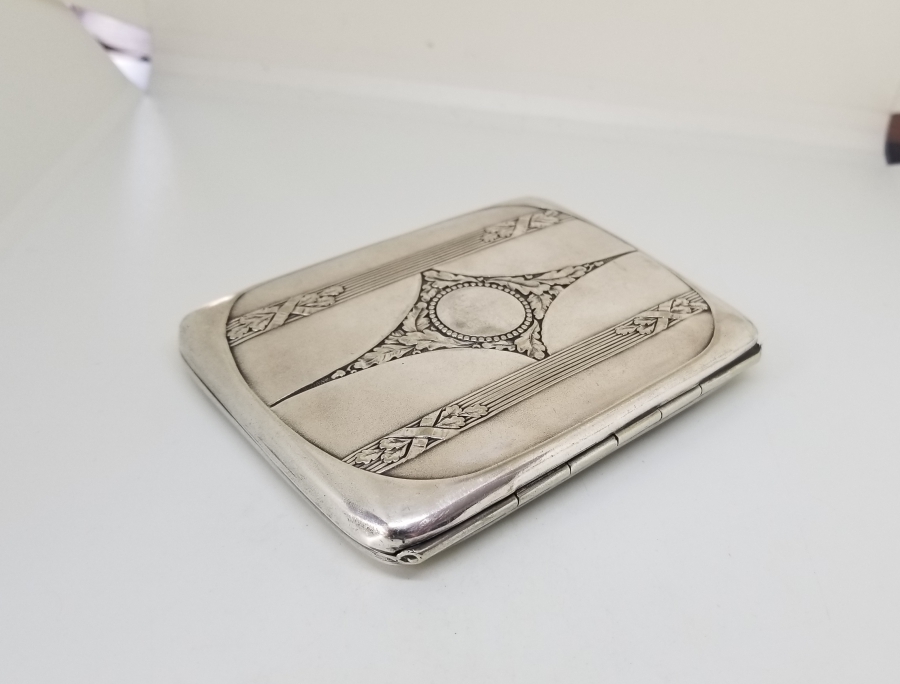 ÜZERİ İNSİYALLİ ANTİKA GÜMÜŞ SİGARA TABAKASI
