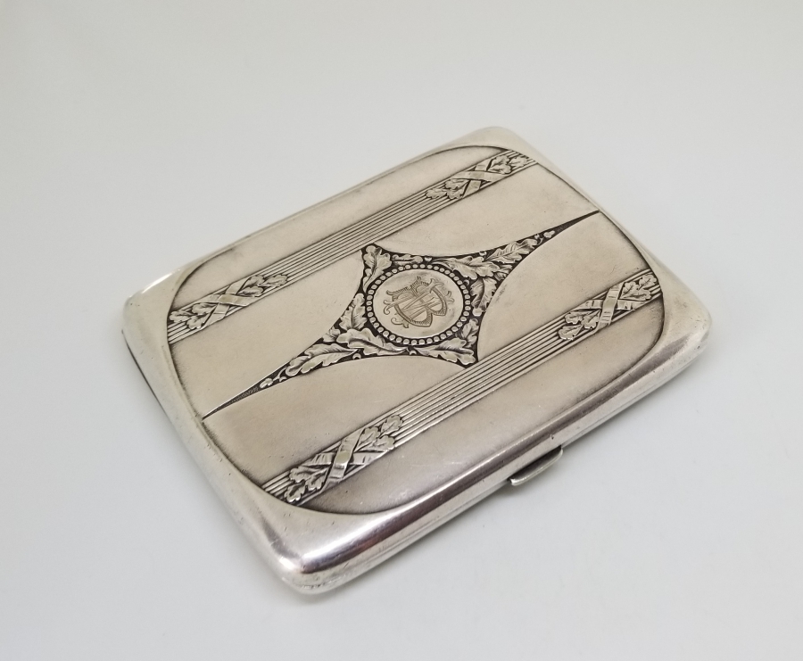 ÜZERİ İNSİYALLİ ANTİKA GÜMÜŞ SİGARA TABAKASI