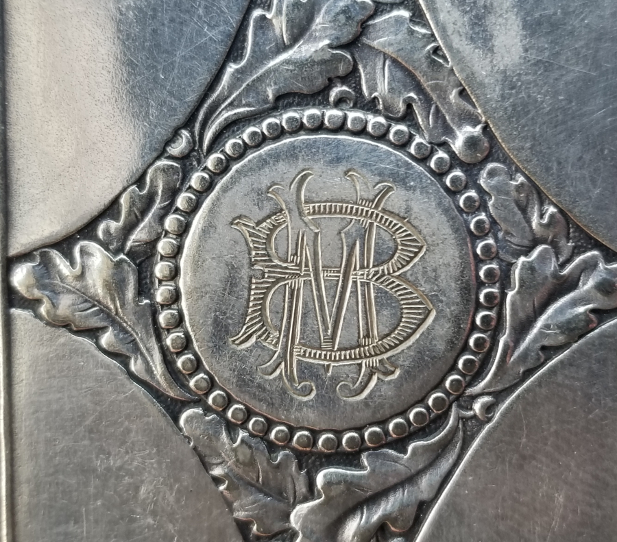 ÜZERİ İNSİYALLİ ANTİKA GÜMÜŞ SİGARA TABAKASI