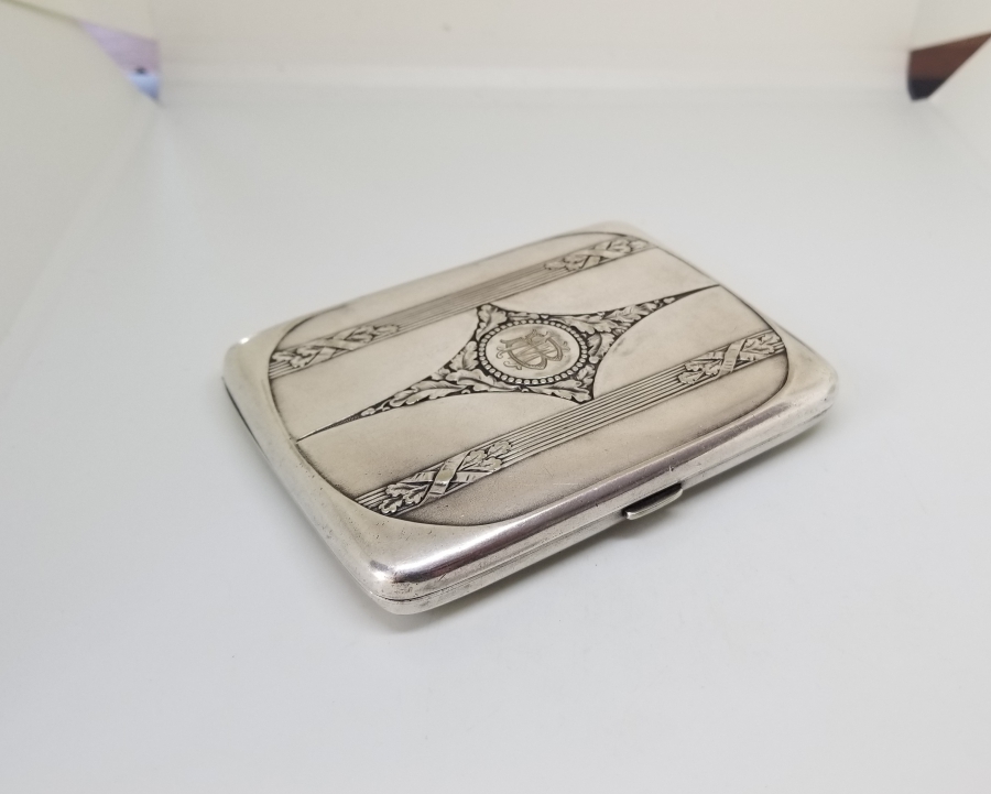 ÜZERİ İNSİYALLİ ANTİKA GÜMÜŞ SİGARA TABAKASI