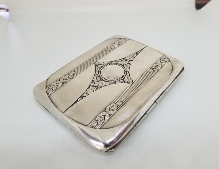 ÜZERİ İNSİYALLİ ANTİKA GÜMÜŞ SİGARA TABAKASI