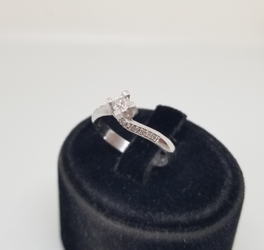 PIRLANTA TAŞLI TEKTAŞ MODEL YÜZÜK