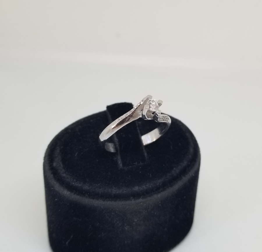 PIRLANTA TAŞLI TEKTAŞ MODEL YÜZÜK