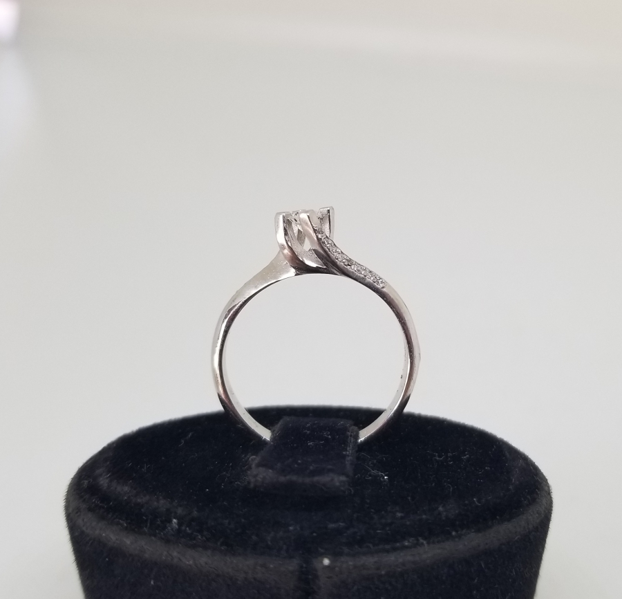 PIRLANTA TAŞLI TEKTAŞ MODEL YÜZÜK