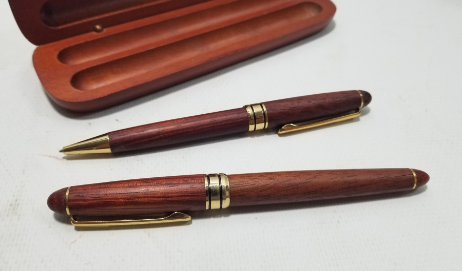 ORİJİNAL KUTUSUNDA ANTİKA DOLMA VE TÜKENMEZ KALEM TAKIMI