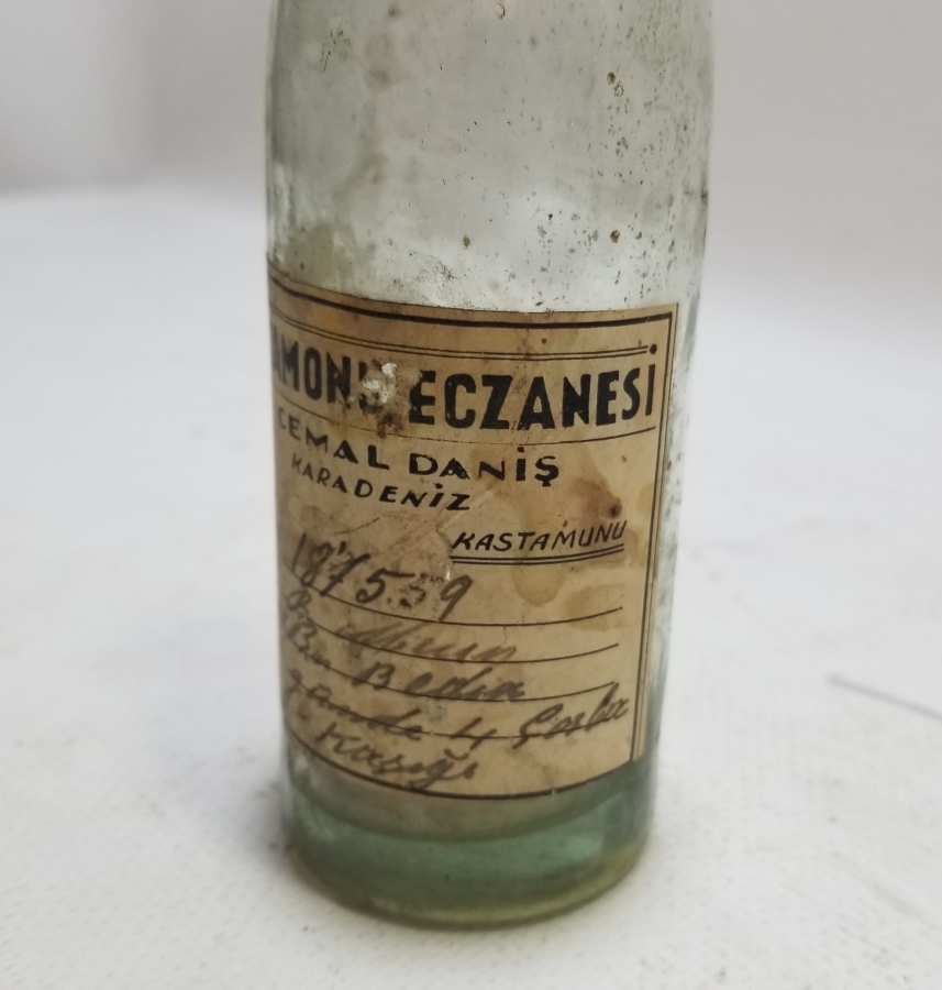 ORİJİNAL ETİKETİYLE ANTİKA ECZACI ŞİŞESİ