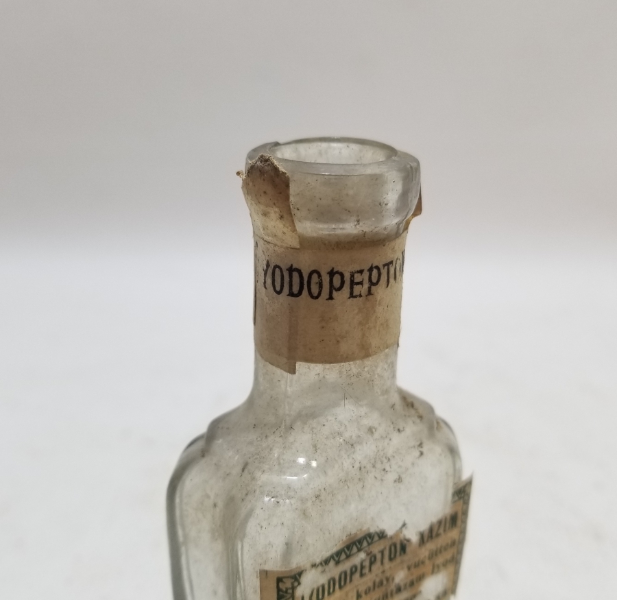 ORİJİNAL ETİKETİYLE ANTİKA İLAÇ ŞİŞESİ