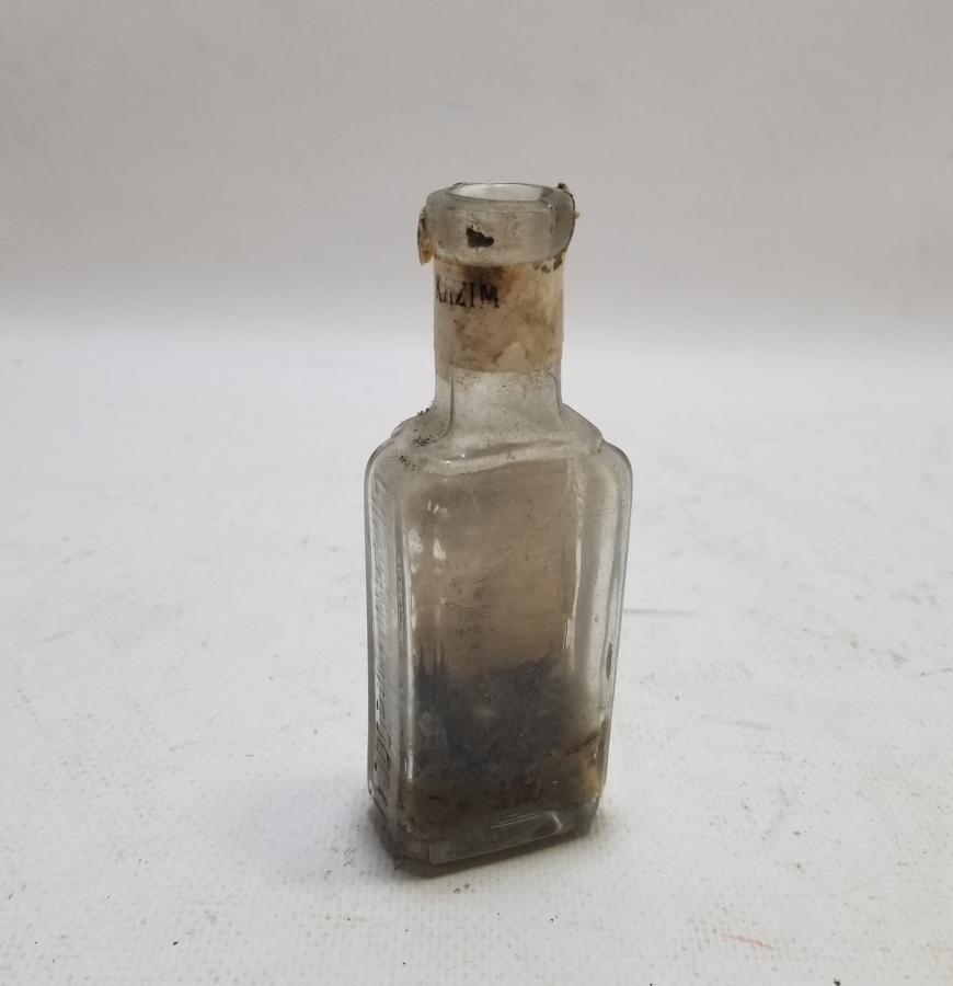 ORİJİNAL ETİKETİYLE ANTİKA İLAÇ ŞİŞESİ