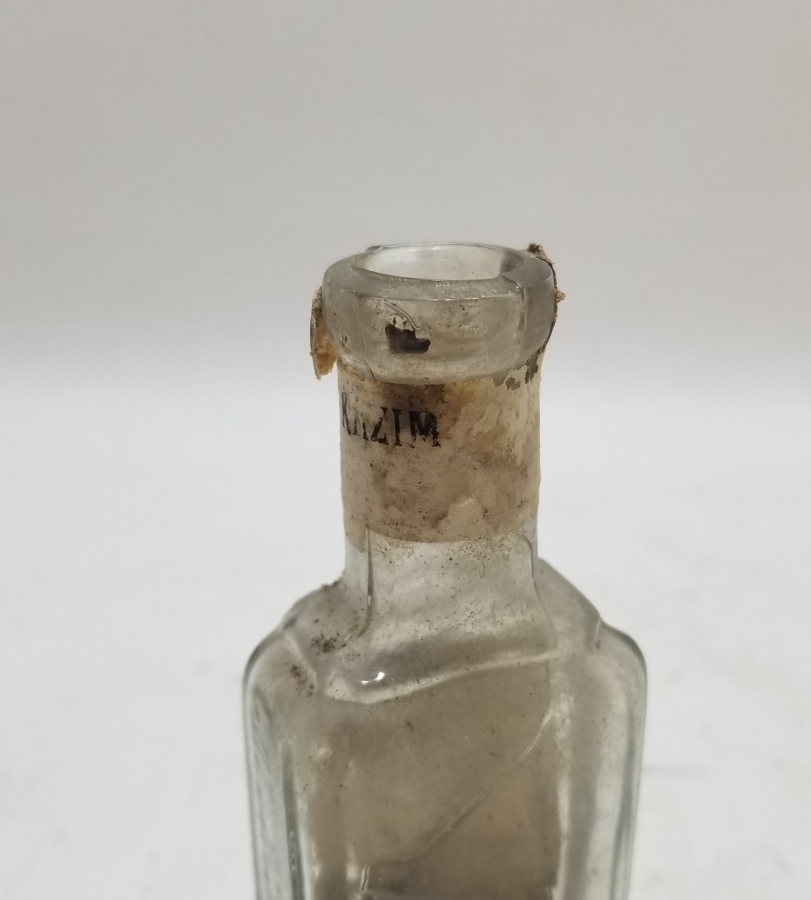 ORİJİNAL ETİKETİYLE ANTİKA İLAÇ ŞİŞESİ