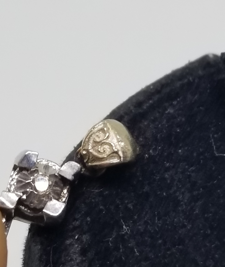 ÜÇ TAŞ MODEL AİLE TASVİRLİ PIRLANTA KOLYE UCU