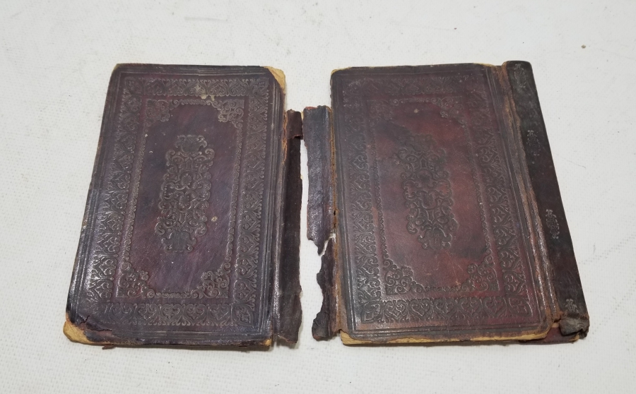 ÜZERİ KABARTMA İŞÇİLİKLİ OSMANLI DÖNEMİ DERİ KİTAP CİLDİ