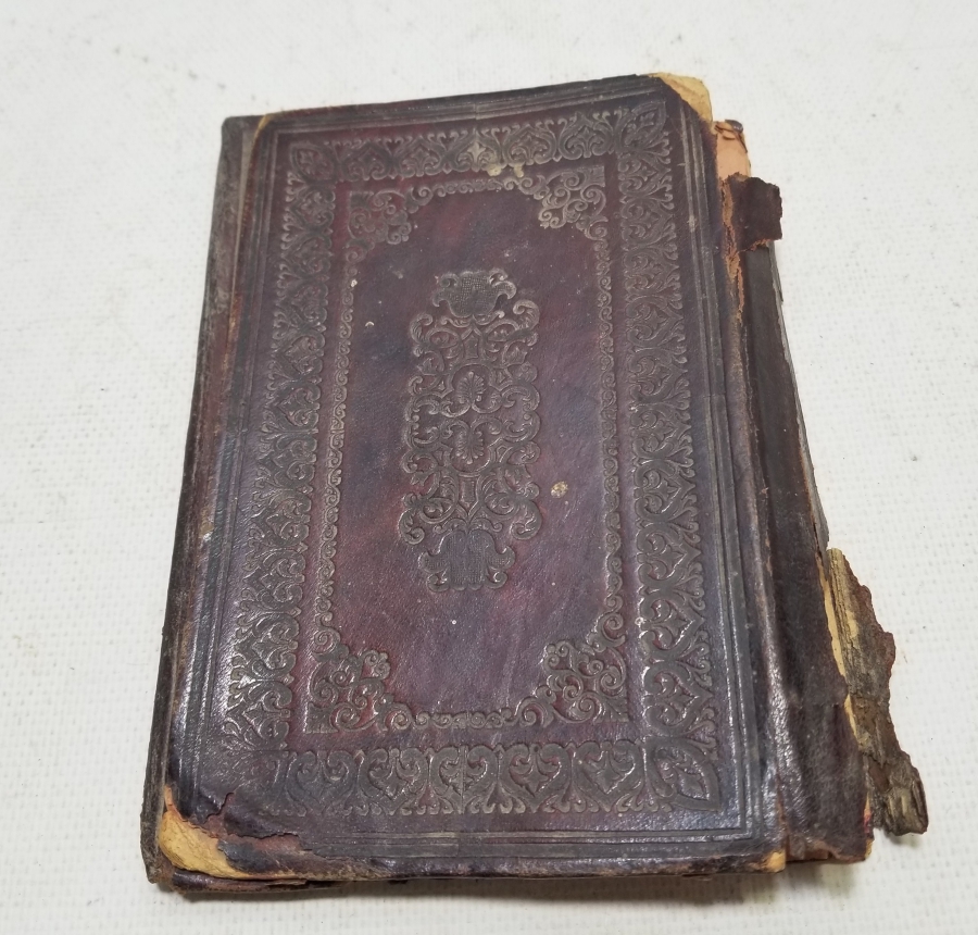 ÜZERİ KABARTMA İŞÇİLİKLİ OSMANLI DÖNEMİ DERİ KİTAP CİLDİ