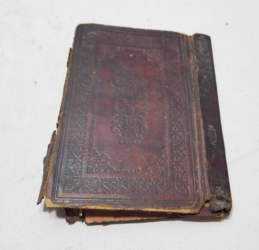 ÜZERİ KABARTMA İŞÇİLİKLİ OSMANLI DÖNEMİ DERİ KİTAP CİLDİ