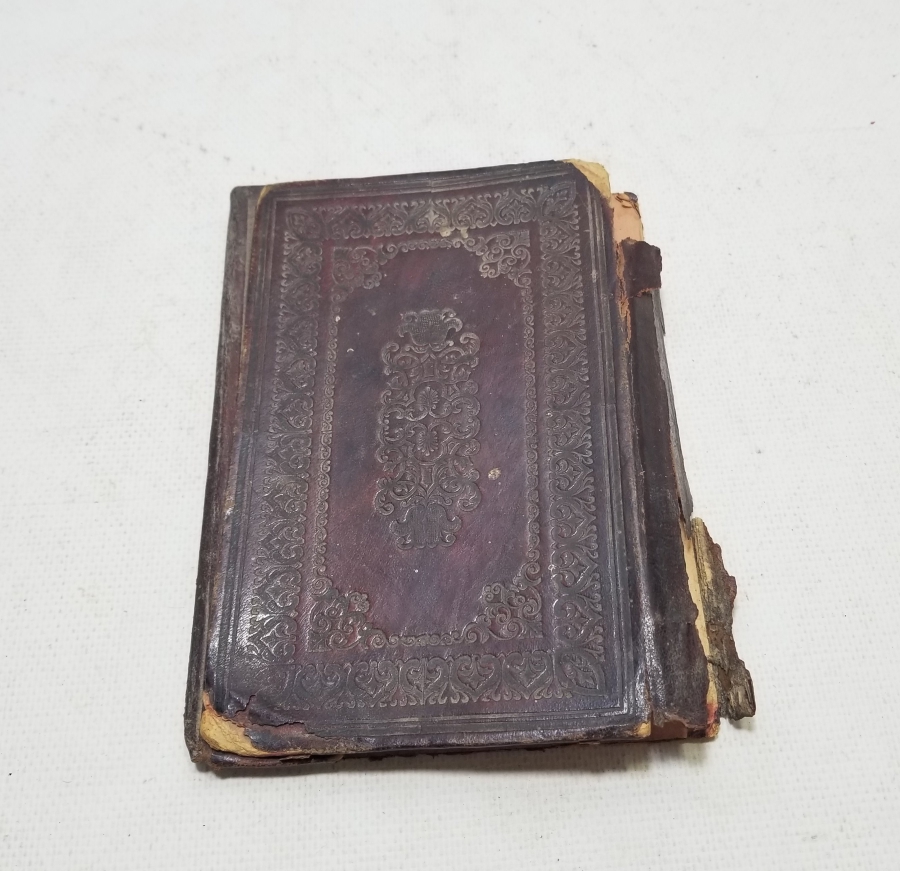 ÜZERİ KABARTMA İŞÇİLİKLİ OSMANLI DÖNEMİ DERİ KİTAP CİLDİ