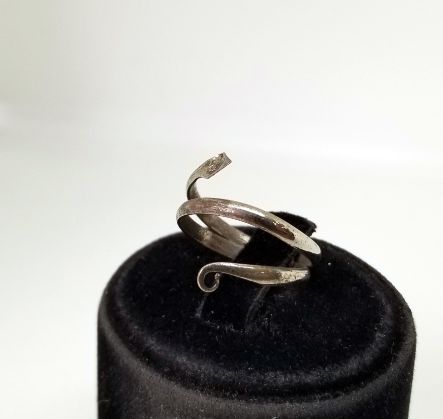 KABARTMA İŞÇİLİKLİ YILAN FORMLU OSMANLI DÖNEMİ RUM İŞİ YÜZÜK