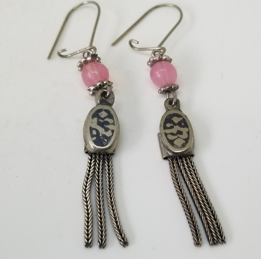 ÜZERİ DOĞAL TAŞLI VE SAVAT İŞÇİLİKLİ ÖZEL YAPIM ANTİKA KÜPE