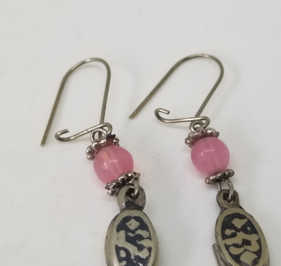 ÜZERİ DOĞAL TAŞLI VE SAVAT İŞÇİLİKLİ ÖZEL YAPIM ANTİKA KÜPE