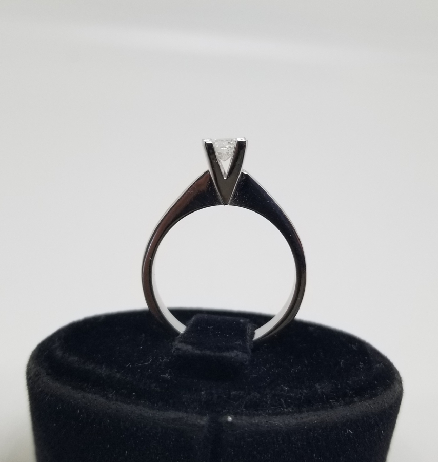 TEK TAŞ PIRLANTA YÜZÜK