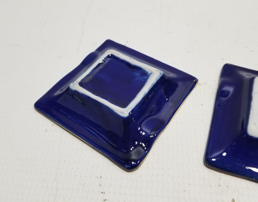 ÜZERİ ALTIN VARAKLI ANTİKA ÇİFT PORSELEN KÜLLÜK