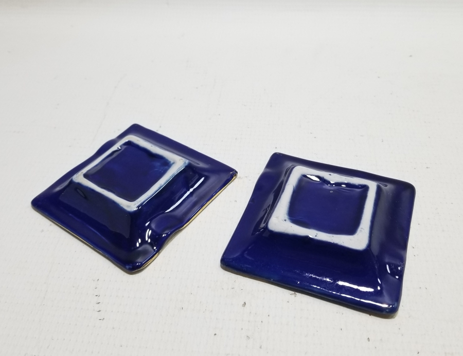 ÜZERİ ALTIN VARAKLI ANTİKA ÇİFT PORSELEN KÜLLÜK