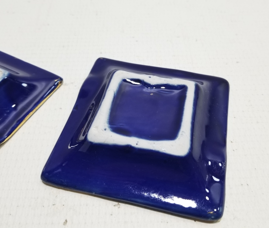 ÜZERİ ALTIN VARAKLI ANTİKA ÇİFT PORSELEN KÜLLÜK