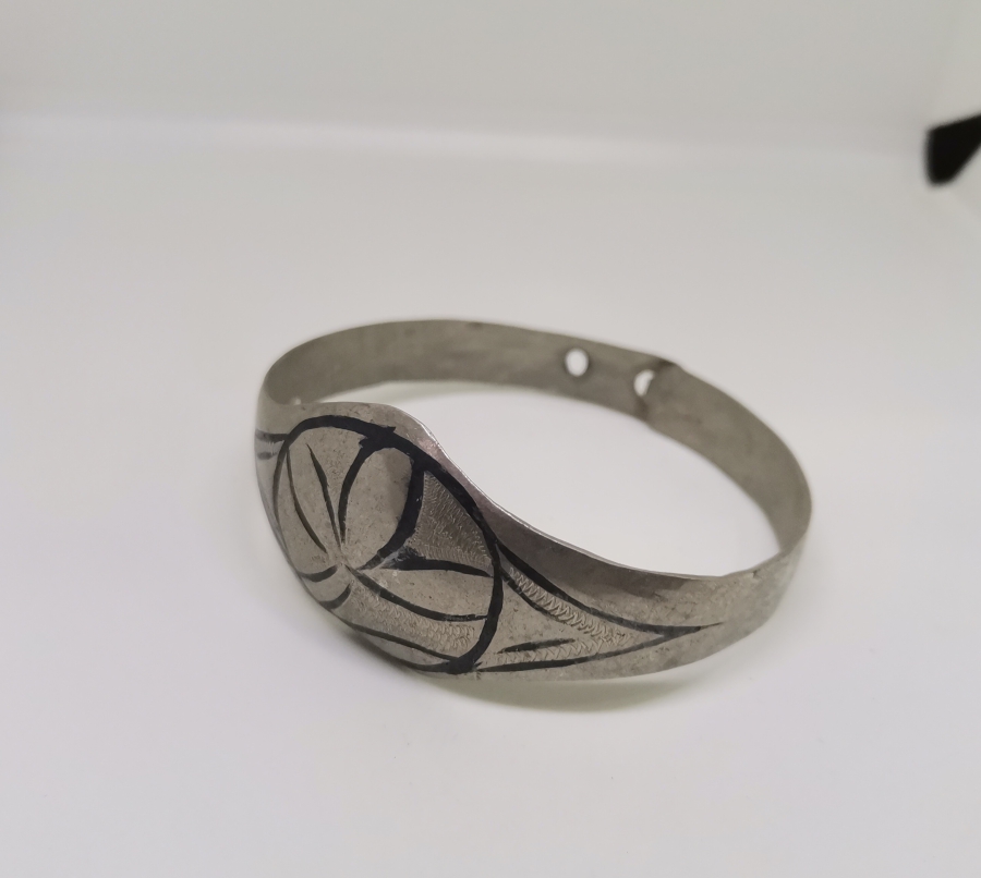 ALPAKA ÜZERİ SAVAT İŞÇİLİKLİ ANTİKA BİLEZİK