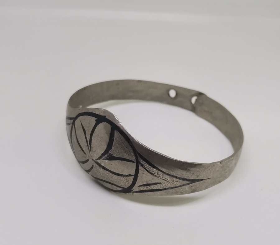 ALPAKA ÜZERİ SAVAT İŞÇİLİKLİ ANTİKA BİLEZİK