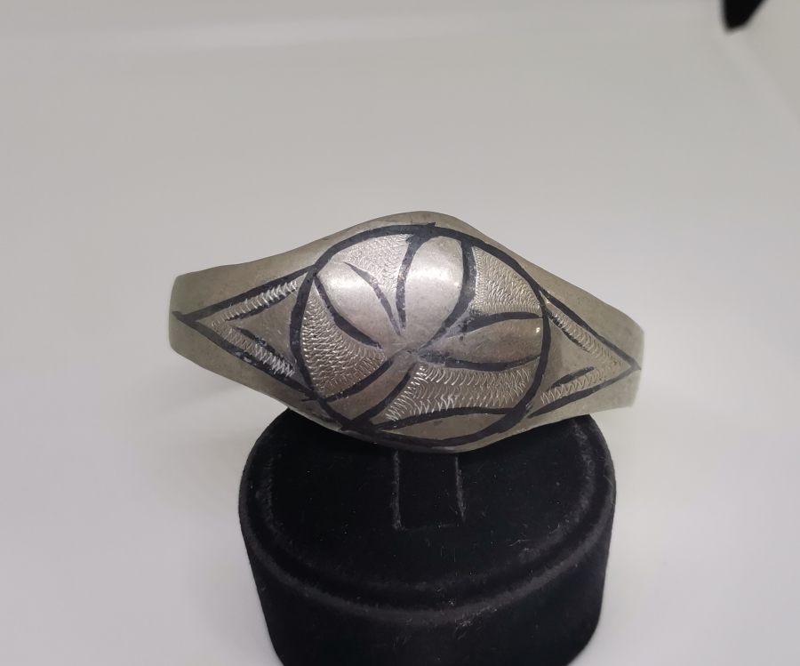 ALPAKA ÜZERİ SAVAT İŞÇİLİKLİ ANTİKA BİLEZİK