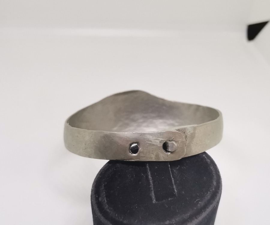 ALPAKA ÜZERİ SAVAT İŞÇİLİKLİ ANTİKA BİLEZİK