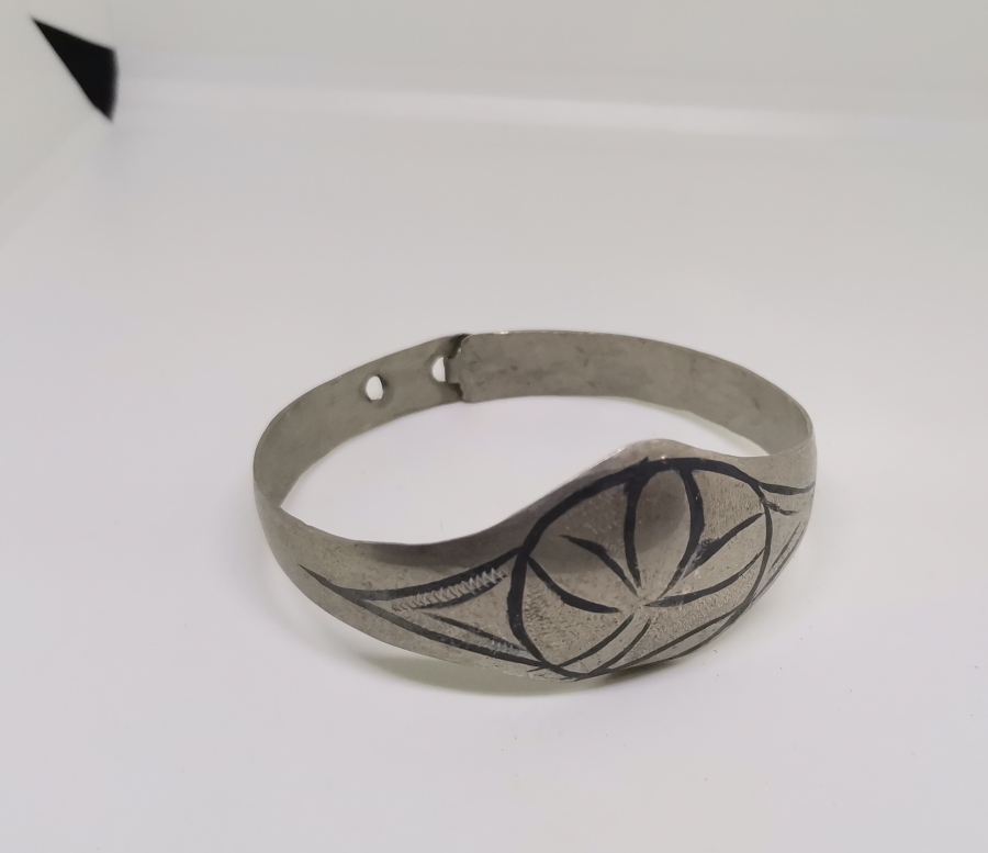 ALPAKA ÜZERİ SAVAT İŞÇİLİKLİ ANTİKA BİLEZİK