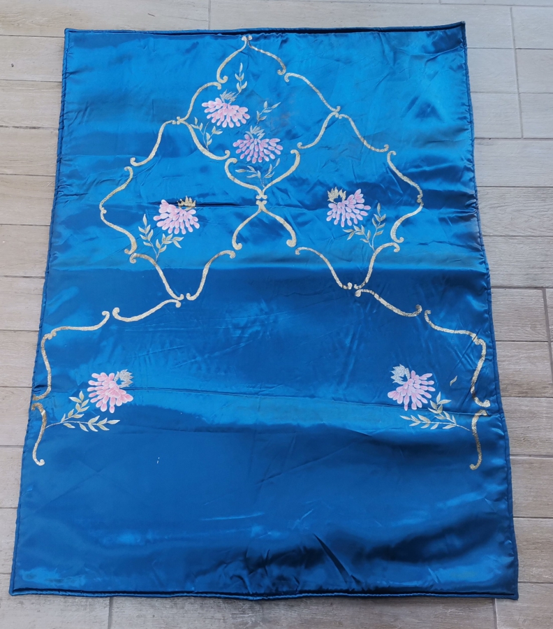 KUMAŞ ÜZERİ EL BOYAMA İŞÇİLİKLİ ANTİKA SECCADE