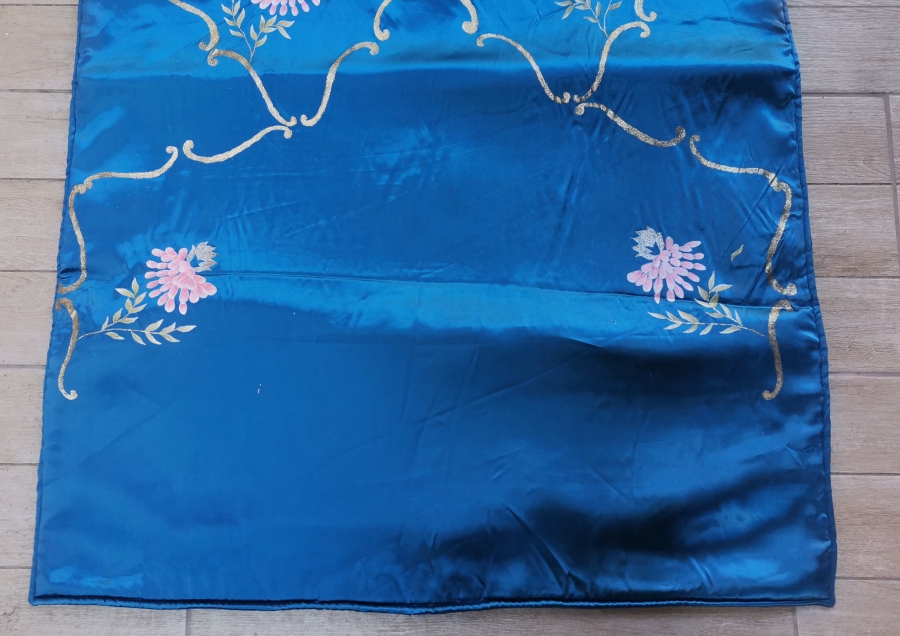 KUMAŞ ÜZERİ EL BOYAMA İŞÇİLİKLİ ANTİKA SECCADE