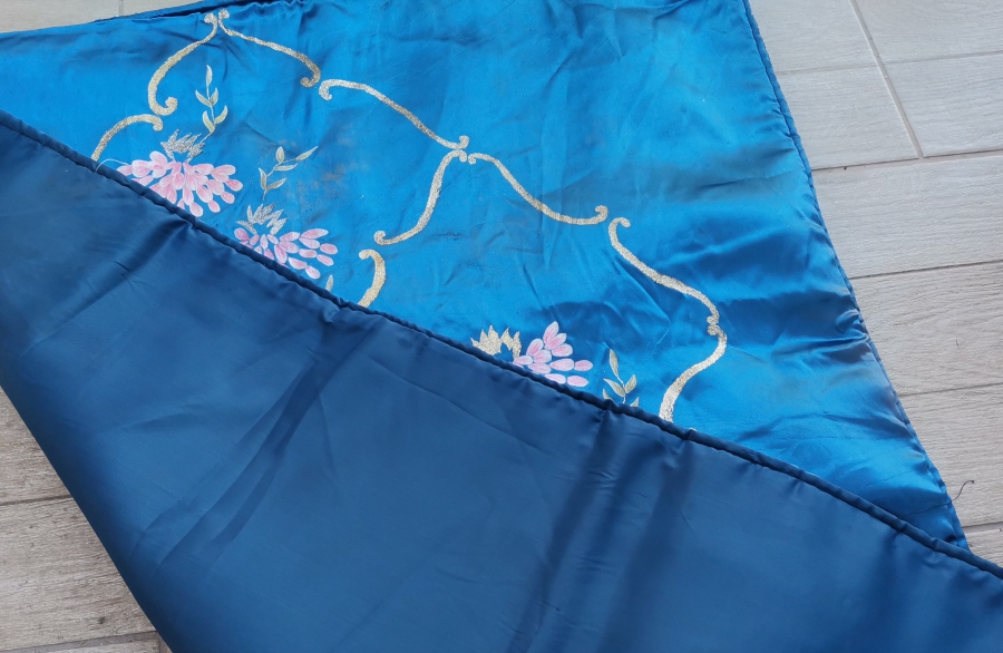 KUMAŞ ÜZERİ EL BOYAMA İŞÇİLİKLİ ANTİKA SECCADE