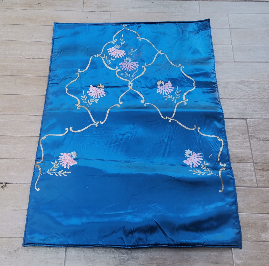 KUMAŞ ÜZERİ EL BOYAMA İŞÇİLİKLİ ANTİKA SECCADE