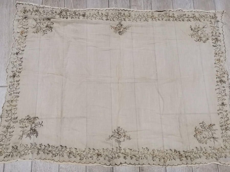 GÜMÜŞ SIRMA İŞÇİLİKLİ NADİR FORMDA OSMANLI DÖNEMİ BÜYÜK BOY GELİN BAŞI ÖRTÜSÜ - ULAMA