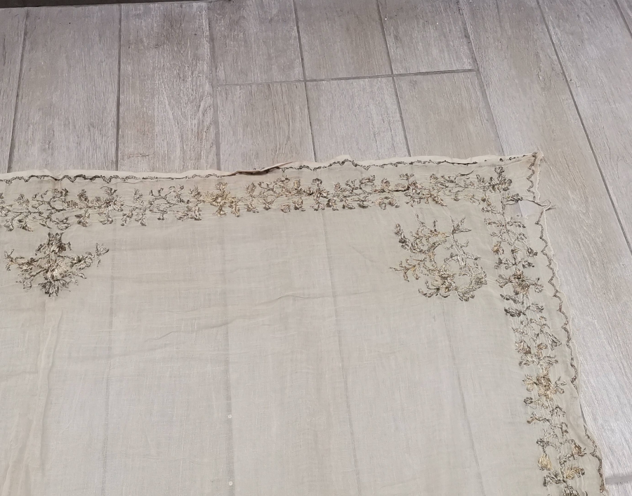 GÜMÜŞ SIRMA İŞÇİLİKLİ NADİR FORMDA OSMANLI DÖNEMİ BÜYÜK BOY GELİN BAŞI ÖRTÜSÜ - ULAMA