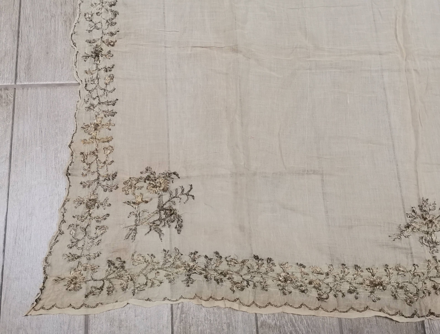 GÜMÜŞ SIRMA İŞÇİLİKLİ NADİR FORMDA OSMANLI DÖNEMİ BÜYÜK BOY GELİN BAŞI ÖRTÜSÜ - ULAMA