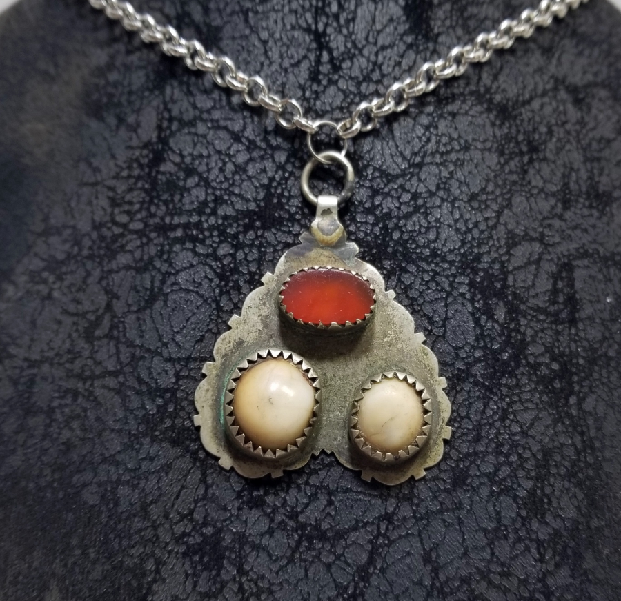 OSMANLI DÖNEMİ AİLE TASVİRLİ AKİK TAŞLI GERDANLIK