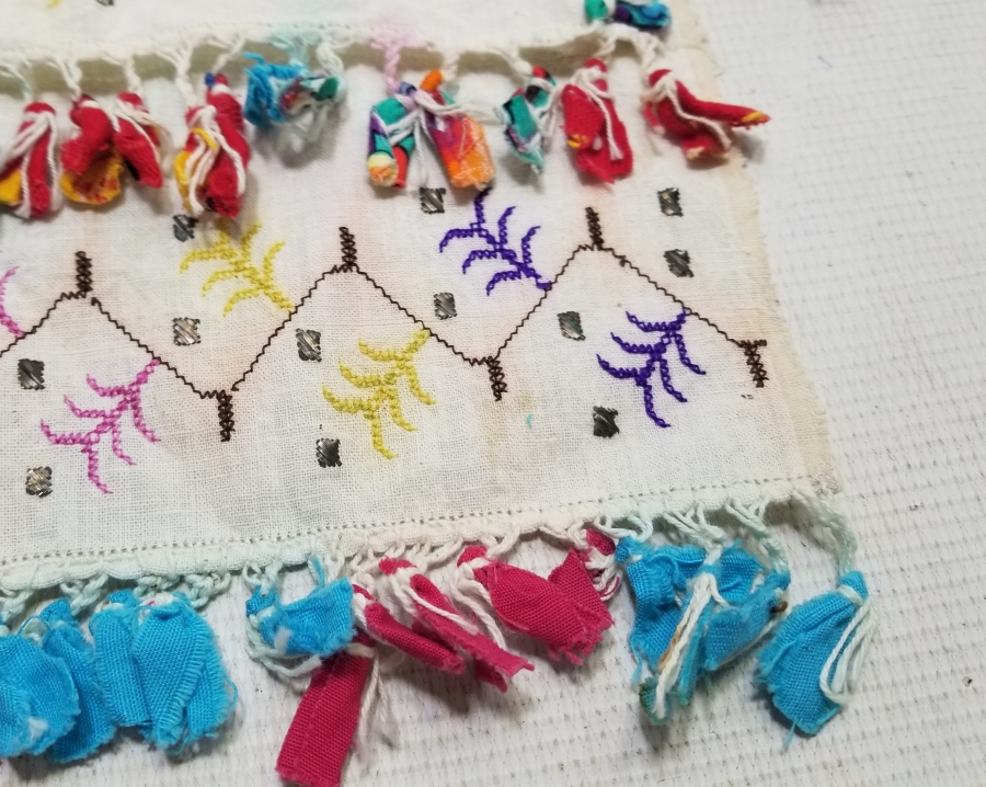 ÜZERİ HAYAT AĞAÇLI VE GÜMÜŞ TELKARİ İŞÇİLİKLİ OSMANLI DÖNEMİ YAĞLIK - ÖNLÜK