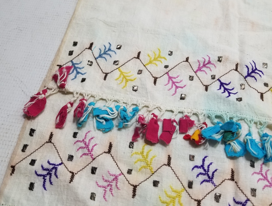 ÜZERİ HAYAT AĞAÇLI VE GÜMÜŞ TELKARİ İŞÇİLİKLİ OSMANLI DÖNEMİ YAĞLIK - ÖNLÜK